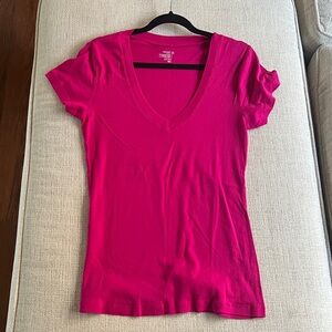 Old Navy Short Sleeve Perfect V-neck T-shirt in Hot Pink. Size XL